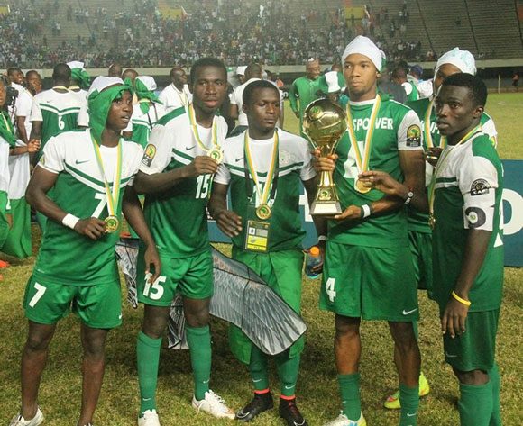 Nigeria U23 squad with trophy